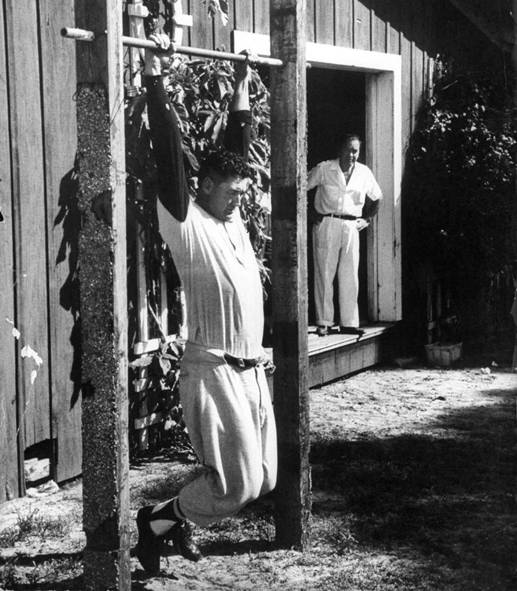 1956-ted-williams-stretching.jpg